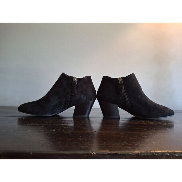 Aquatalia Fabrizia Black Suede Ankle Bootie/NWOB, Size 5.5 - Picture 2 of 11